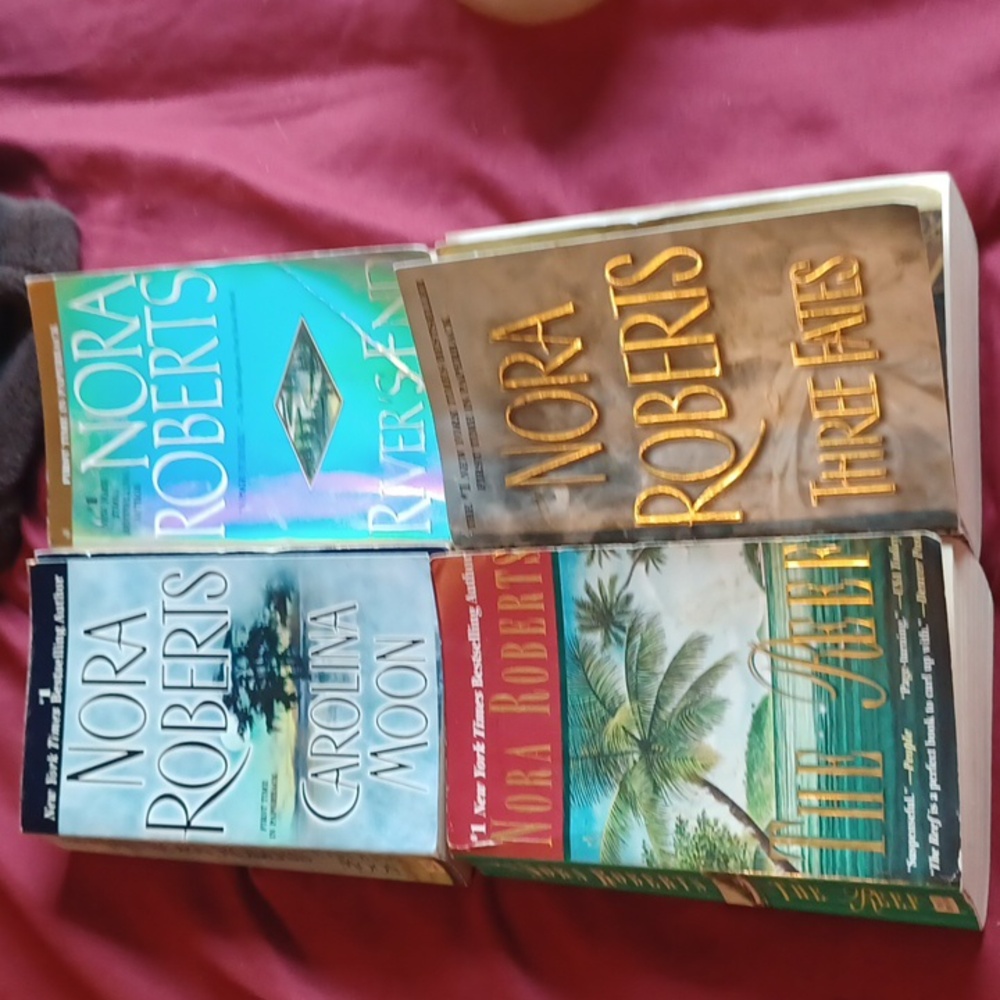 5 Nora Roberts paperbacks